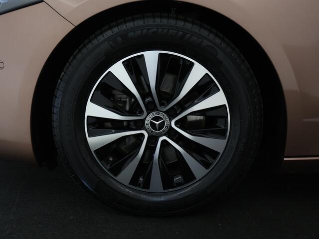 Mercedes-Benz A-KLASSE 200 Business Solution | Panoramadak | Stoelverwarming | LED | Car Play | Parkeerpakket met Camera | Inclusief 24 maanden Mercedes-Benz Certified garantie voor Europa.