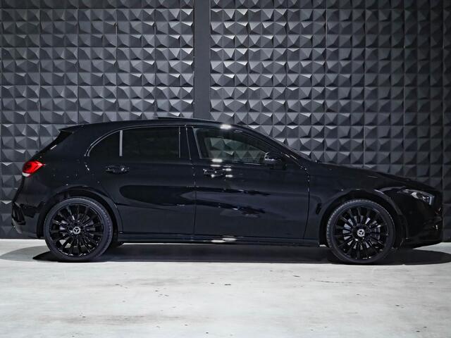 Mercedes-Benz A-KLASSE 250 e AMG Line | Pano | 19"| Topv | Ambiente | Multi Beam | Leer |