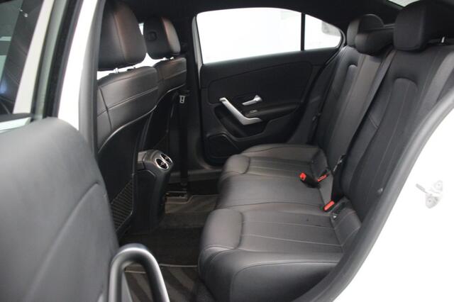 Mercedes-Benz A-KLASSE Sedan 180 Business Solution Luxury Automaat - Camera, Leer, Stoelverw. Afn. Trekhaak