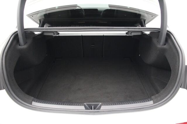 Mercedes-Benz A-KLASSE Sedan 180 Business Solution Luxury Automaat - Camera, Leer, Stoelverw. Afn. Trekhaak