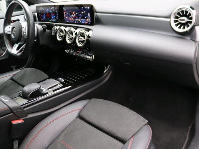 Mercedes-Benz A-KLASSE 250 e Business Solution AMG Limited AMG Line | Night Pakket | Panorama Schuif-Kanteldak | Sfeerverlichting. Inclusief 24 maanden Mercedes-Benz Certified garantie voor Europa.