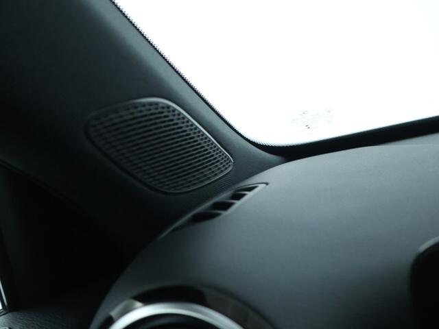 Mercedes-Benz A-KLASSE 250 e Plug-In Hybride | Parkeerpakket met Camera | Stoelverwarming | DAB | LED verlichting | Cruise Controle | Inclusief 24 maanden Mercedes-Benz Certified garantie voor Europa.