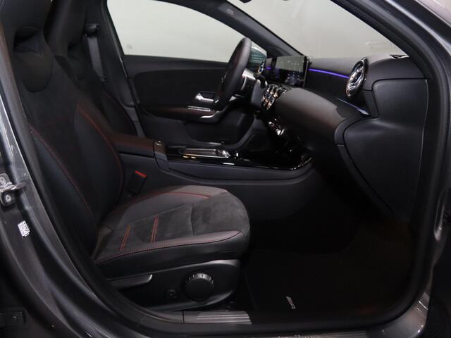 Mercedes-Benz A-KLASSE 180 Business Solution AMG | Panoramaschuifdak | Stoelverwarming | Achteruitrijcamera | MULTIBEAM LED |