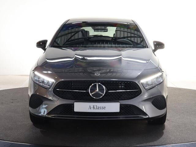 Mercedes-Benz A-KLASSE 250e Business Solution Luxury | Panoramaschuifdak | Advanced sound | Nightpakket | Dodehoekassistent | Achteruitrijcamera |