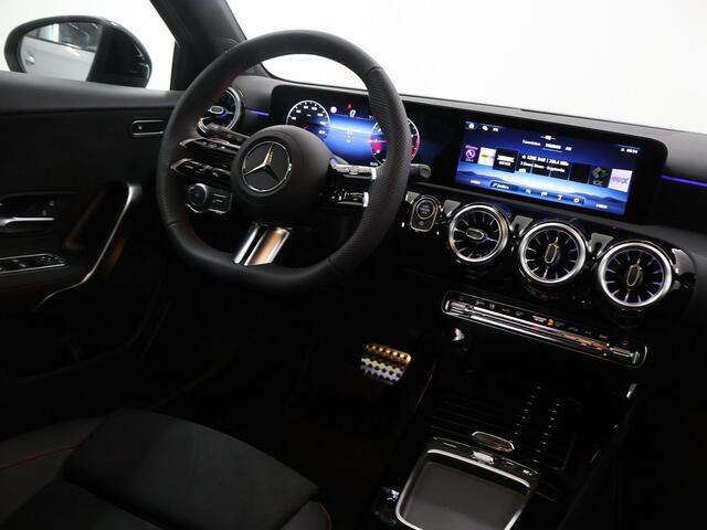 Mercedes-Benz A-KLASSE 180 Business Solution AMG | Panoramaschuifdak | Premium plus | Head-Up | Stoelverwarming | Achteruitrijcamera | MULTIBEAM LED |