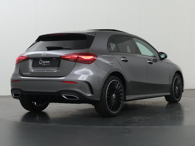Mercedes-Benz A-KLASSE 250e Business Solution AMG | Panoramaschuifdak | Stoelverwarming | Achteruitrijcamera | MULTIBEAM LED | Nightpakket |