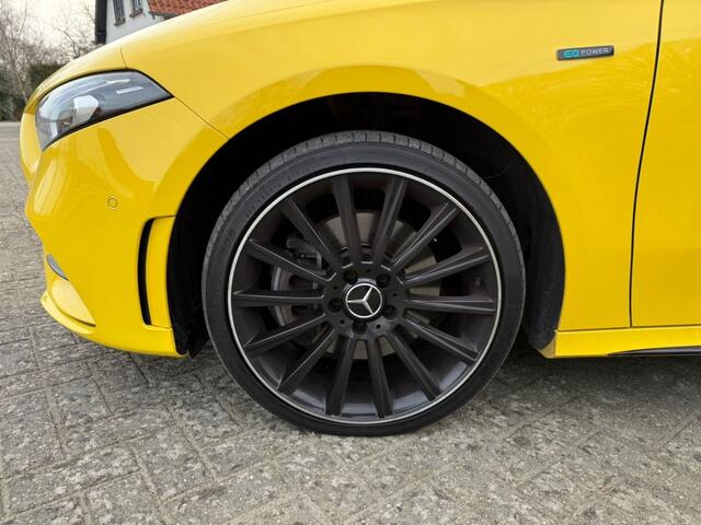 Mercedes-Benz A-KLASSE A 250e Edetion 1 AMG Navi/Multibeam/Night/White-screen/Voll