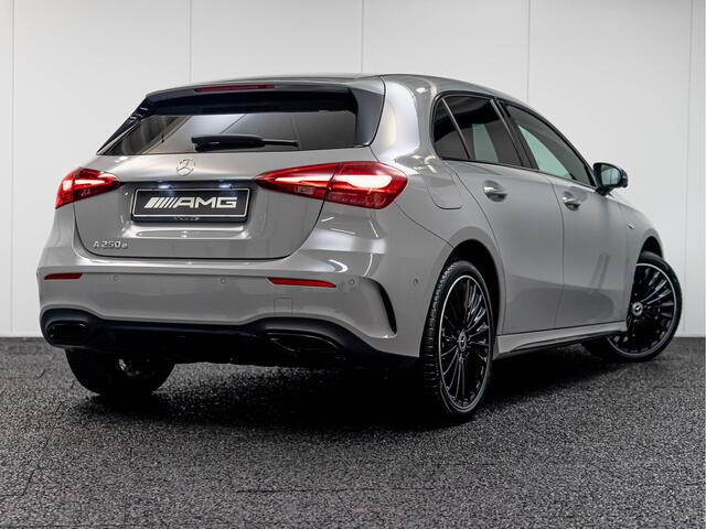 Mercedes-Benz A-KLASSE 250 e AMG Line | Night | Alpine Grijs | Keyless-Go | Trekhaak |