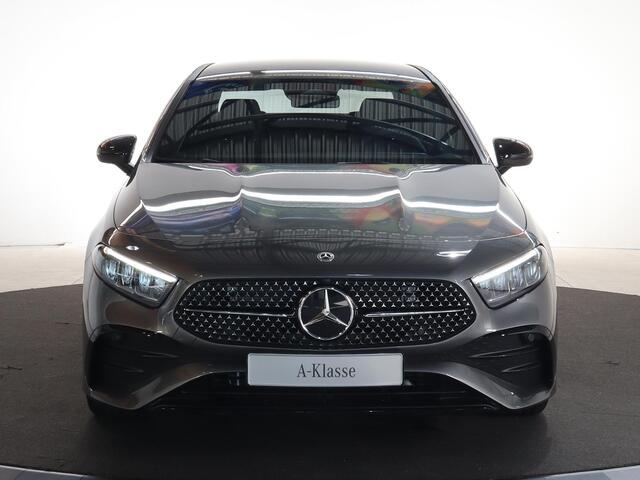 Mercedes-Benz A-KLASSE 180 Star Edition AMG Line | Night | Achteruitrijcamera | Dodehoekassistent |