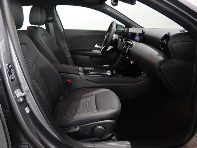 Mercedes-Benz A-KLASSE 180 Star Edition | Voorstoelen verwarmd | Achteruitrijcamera | LED-koplampen