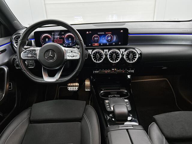 Mercedes-Benz A-KLASSE 250 e AMG Plug-In Hybride AMG Line | Night Pakket | Sfeerverlichting |Stoelverwarming | Achteruitrijcamera | Ledkoplampen. Inclusief 24 maanden MB Certified garantie voor Europa.