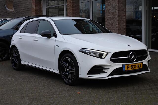 Mercedes-Benz A-KLASSE 250 e Premium AMG FULL-LED WIDESCREEN SFEERVERL. NIGHTPAKKET LEER/ALCANTARA STOELVERW. CARPLAY CAMERA 2XPDC 18''LMV