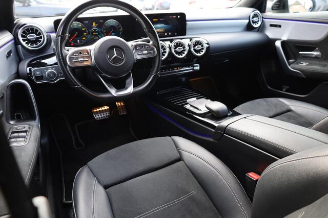 Mercedes-Benz A-KLASSE 250 e Premium AMG FULL-LED WIDESCREEN SFEERVERL. NIGHTPAKKET LEER/ALCANTARA STOELVERW. CARPLAY CAMERA 2XPDC 18''LMV