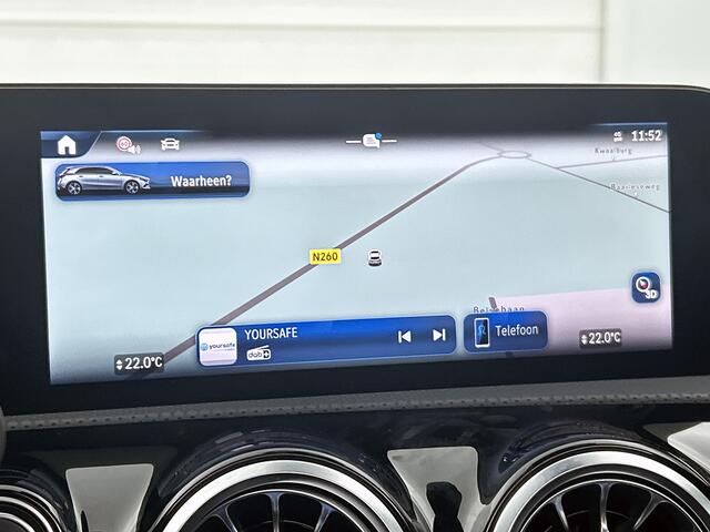 Mercedes-Benz A-KLASSE 180 Business Solution AMG | AMG Line Plus pakket | Smartphone-integratie | Head-up Display | Panoramaschuifdak | Augmented Reality navigatie | 360°-camera | Memorypakket | 19 inch AMG velgen |