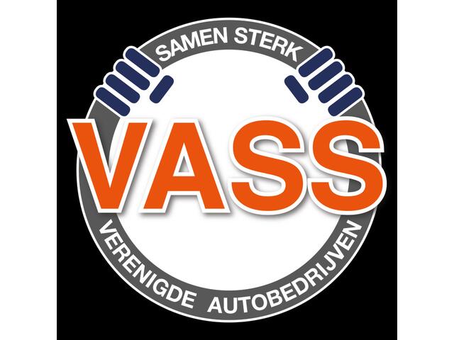 Mercedes-Benz A-KLASSE 180 Business Solution AMG | Panoramadak | Memory Seats | Ambiance Verlichting | Stoelverwarming | Camera | Navigatie | Apple Carplay | Keyless | Dodehoekdetectie | Cruise Control | DAB |