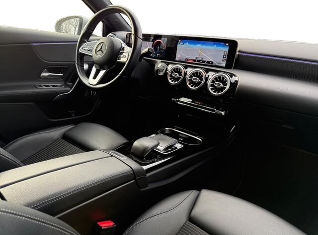 Mercedes-Benz A-KLASSE 250 e I LED I Widescreen I Half-leder I Keyless | Apple Carplay/Android Auto | LED koplampen | Parkeersensoren voor en achter