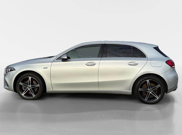 Mercedes-Benz A-KLASSE 250 e I LED I Widescreen I Half-leder I Keyless | Apple Carplay/Android Auto | LED koplampen | Parkeersensoren voor en achter