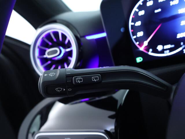 Mercedes-Benz A-KLASSE 250 e Star Edition AMG Line | AMG Line | Sfeerverlichting | Achteruitrijcamera | Apple CarPlay | Inclusief 24 maanden MB Certified garantie voor Europa.