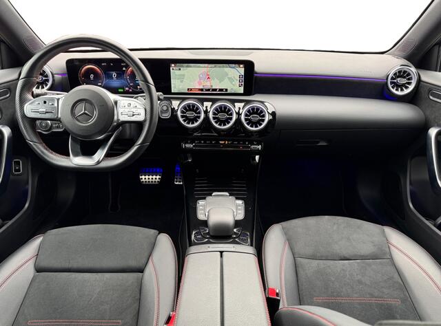Mercedes-Benz A-KLASSE 250e AMG Line I Alcantara I Widescreen I Ambient Light | Apple Carplay/Android Auto | DAB | LED koplampen