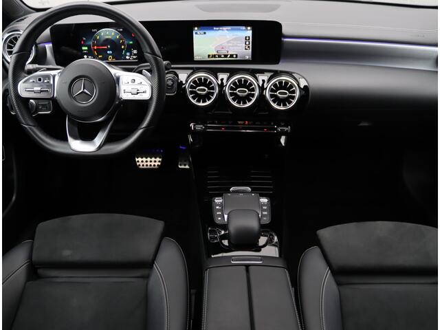 Mercedes-Benz A-KLASSE 250 e AMG-line | Sfeerverlichting | Navigatie | SOH 98,5%