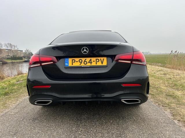 Mercedes-Benz A-KLASSE 180 Business Solution AMG Pano / Sfeerverlichting / Camera