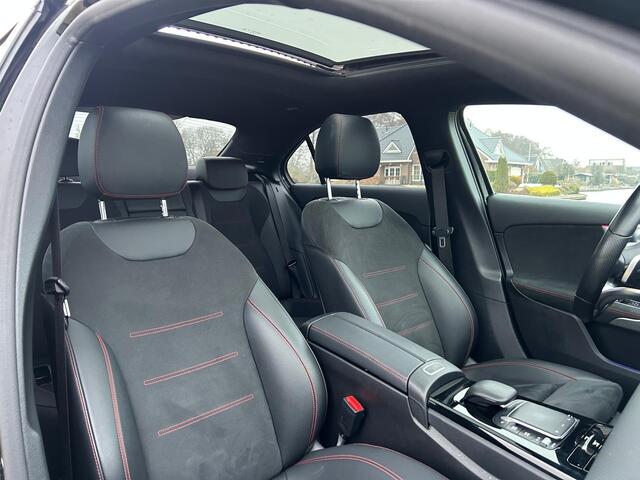 Mercedes-Benz A-KLASSE 180 Business Solution AMG Pano / Sfeerverlichting / Camera