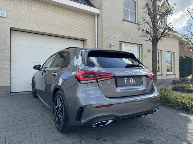 Mercedes-Benz A-KLASSE 180 AMG Aut Panoramadak Nightpakket Widescreen AmbientLight Keyless SportLeder Led Camera 18" Pdc
