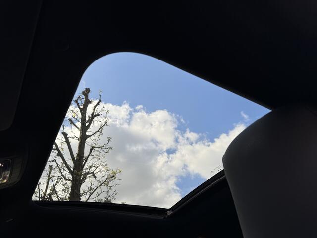 Mercedes-Benz A-KLASSE 180 AMG Aut Panoramadak Nightpakket Widescreen AmbientLight Keyless SportLeder Led Camera 18" Pdc