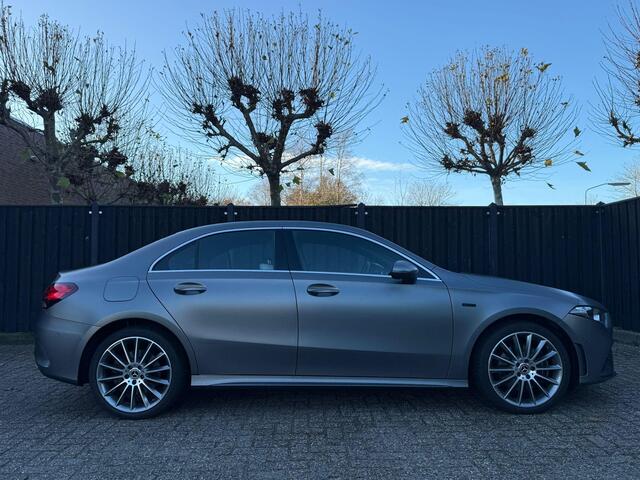 Mercedes-Benz A-KLASSE 250 e AMG Line