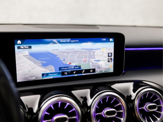 Mercedes-Benz A-KLASSE 220 AMG Sport 191Pk Automaat (SCHUIFDAK, SFEERVERLICHTING, APPLE CARPLAY, GROOT NAVI, LEDER/ALCANTARA, STOELVERWARMING, WIDESCREEN, CAMERA, NIEUWSTAAT)