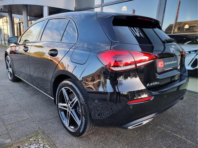 Mercedes-Benz A-KLASSE 250 e | AMG | 2022 | Ambient light | Widescreen | 66dkm | Rijklaar | Nieuwstaat!