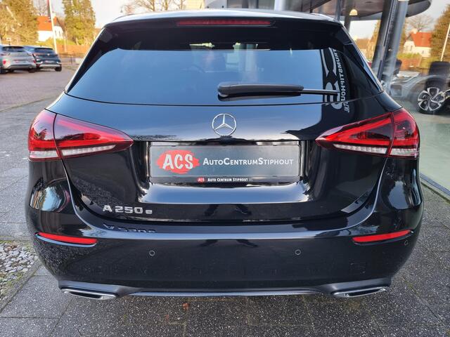 Mercedes-Benz A-KLASSE 250 e | AMG | 2022 | Ambient light | Widescreen | 66dkm | Rijklaar | Nieuwstaat!
