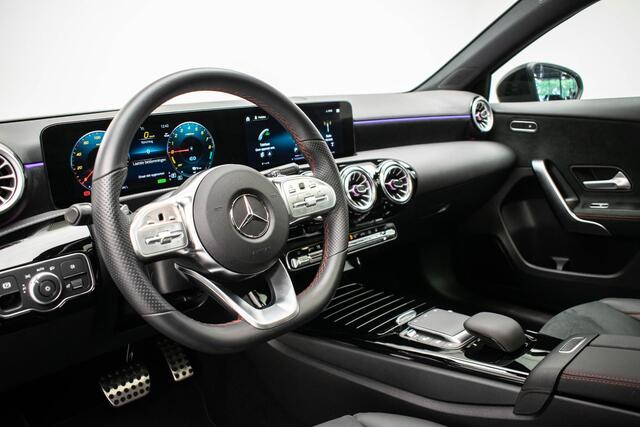 Mercedes-Benz A-KLASSE A250 e AMG Line |Pano|Ambient|Camera