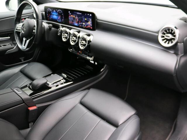 Mercedes-Benz A-KLASSE 180 Business Solution Luxury Ledkoplampen | Achteruitrijcamera | Stoelverwarming voor | Sfeerverlichting | Licht- en zicht pakket. Inclusief 24 maanden Mercedes-Benz Certified garantie voor Europa.