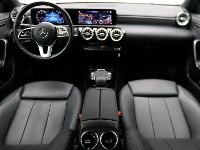 Mercedes-Benz A-KLASSE 180 Business Solution Luxury Ledkoplampen | Achteruitrijcamera | Stoelverwarming voor | Sfeerverlichting | Licht- en zicht pakket. Inclusief 24 maanden Mercedes-Benz Certified garantie voor Europa.