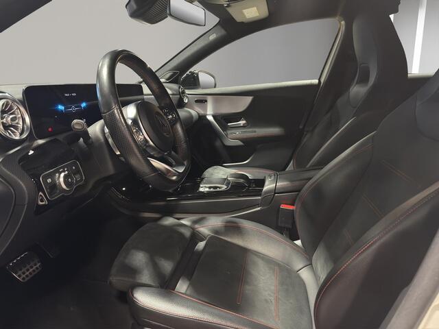 Mercedes-Benz A-KLASSE 220 Premium Plus AMG | Sfeer | 18"| Camera | Stoelverw | Parkeersensors | Burmester | Matrix |