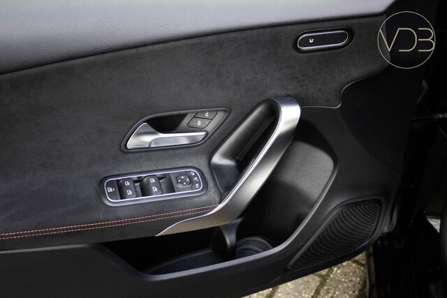 Mercedes-Benz A-KLASSE 180 Business Solution AMG Origineel NL Trekhaak