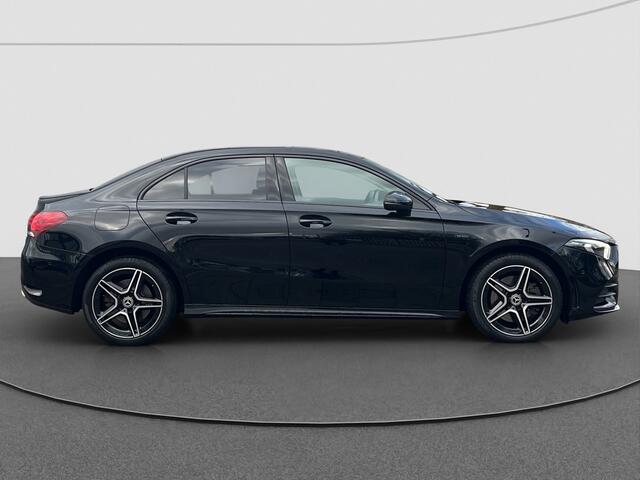 Mercedes-Benz A-KLASSE 250 e AMG Premium Plus | Pano | NAP | Sfeerverl | Burmester | Camera | Stoelverw |