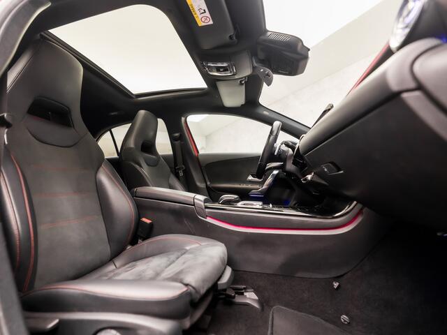 Mercedes-Benz A-KLASSE 200 AMG Sport 164Pk Automaat (SCHUIFDAK, GROOT NAVI, SFEERVERLICHTING, LEDER/ALCANTARA, SPORTSTOELEN, STOELVERWARMING, WIDESCREEN, CAMERA, NIEUWSTAAT)