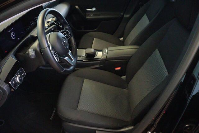 Mercedes-Benz A-KLASSE 180 Business Solution Automaat | NAVI | CAMERA + PDC | CRUISE | STOELVERW | WIDE-SCREEN |