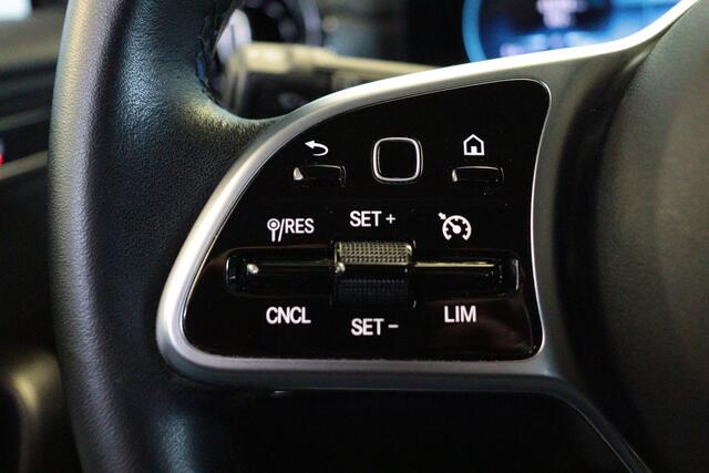 Mercedes-Benz A-KLASSE 180 Business Solution Automaat | NAVI | CAMERA + PDC | CRUISE | STOELVERW | WIDE-SCREEN |