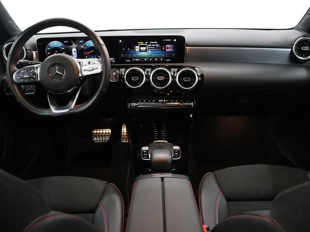 Mercedes-Benz A-KLASSE 220 Launch Edition | AMG | Widescreen | Spiegelpakket | Achteruitrijcamera |