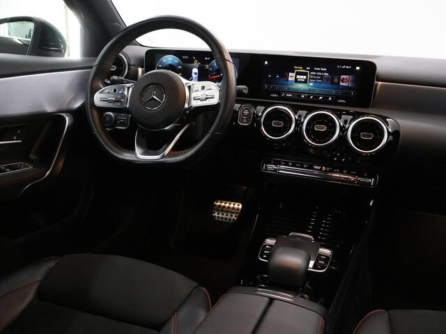Mercedes-Benz A-KLASSE 220 Launch Edition | AMG | Widescreen | Spiegelpakket | Achteruitrijcamera |