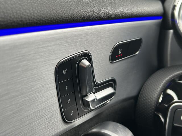 Mercedes-Benz A-KLASSE 250e AMG // Panorama dak // Sfeerverlichting // Memory // MultiBeam LED // Advanced Audio // Keyless // 18" AMG Velgen // Widescreen