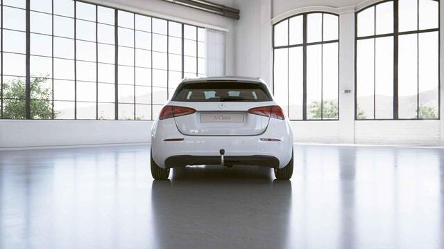 Mercedes-Benz A-KLASSE 180 Business Solution | Trekhaak | Stoelverwarming | Widescreen | Achteruitrijcamera |