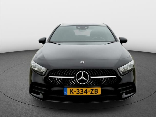Mercedes-Benz A-KLASSE 180 Business Solution AMG Aut. | Panoramadak | SfeerLed