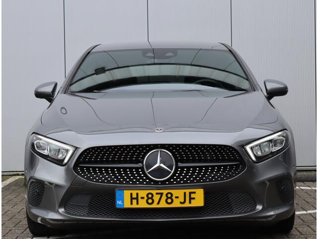 Mercedes-Benz A-KLASSE 180 Business Solution | Widescreen | Sfeerverlichting