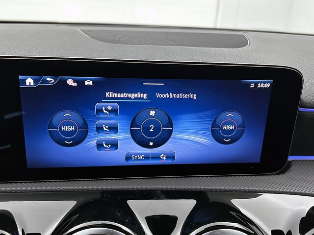 Mercedes-Benz A-KLASSE 250 e Business Solution AMG | Panoramaschuifdak | Smartphone-integratie | Sfeerverlichting | MULTIBEAM LED | Stoelverwarming voor | Achteruitrijcamera |