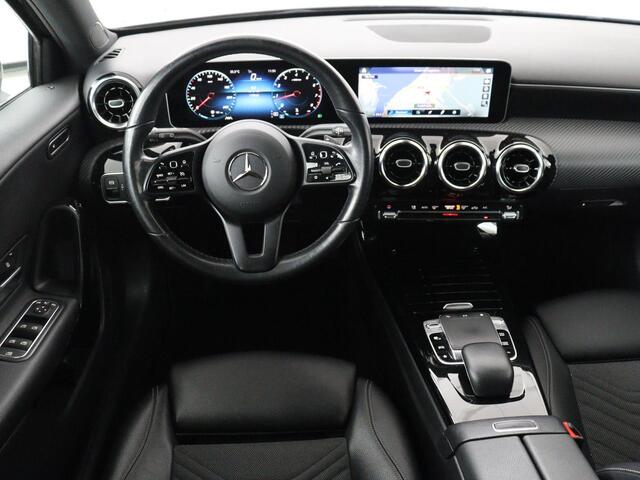 Mercedes-Benz A-KLASSE 200 Business Solution Plus Upgrade | Panoramadak | Stoelverwarming | Half leder | Widescreen | Camera | Navigatie | Park Assist | Cruise control | Full LED