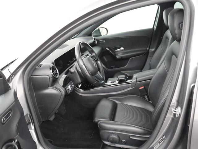 Mercedes-Benz A-KLASSE 200 Business Solution Plus Upgrade | Panoramadak | Stoelverwarming | Half leder | Widescreen | Camera | Navigatie | Park Assist | Cruise control | Full LED